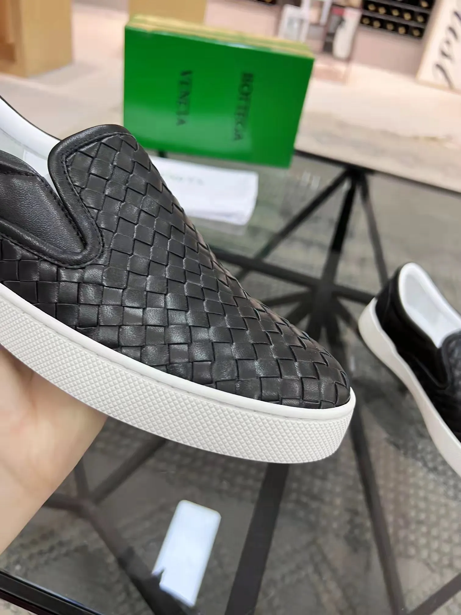 Men's men's shoes 💰420 [New style] 🎍🎍⚠️BOTTEGA VENETA) BV fashionable and casual classic, classic on sale ⬆️⬆️! (High quality) only better than genuine products from counters! Top handcrafted woven decoration [strong]💯💯 Breathable mesh lining plus mixed sheepskin and original latex feet! Genuine rubber anti-slip outsole! ! Super comfortable! Welcome to compare the authentic products at the counter! 38 to 44 (45 can be customized